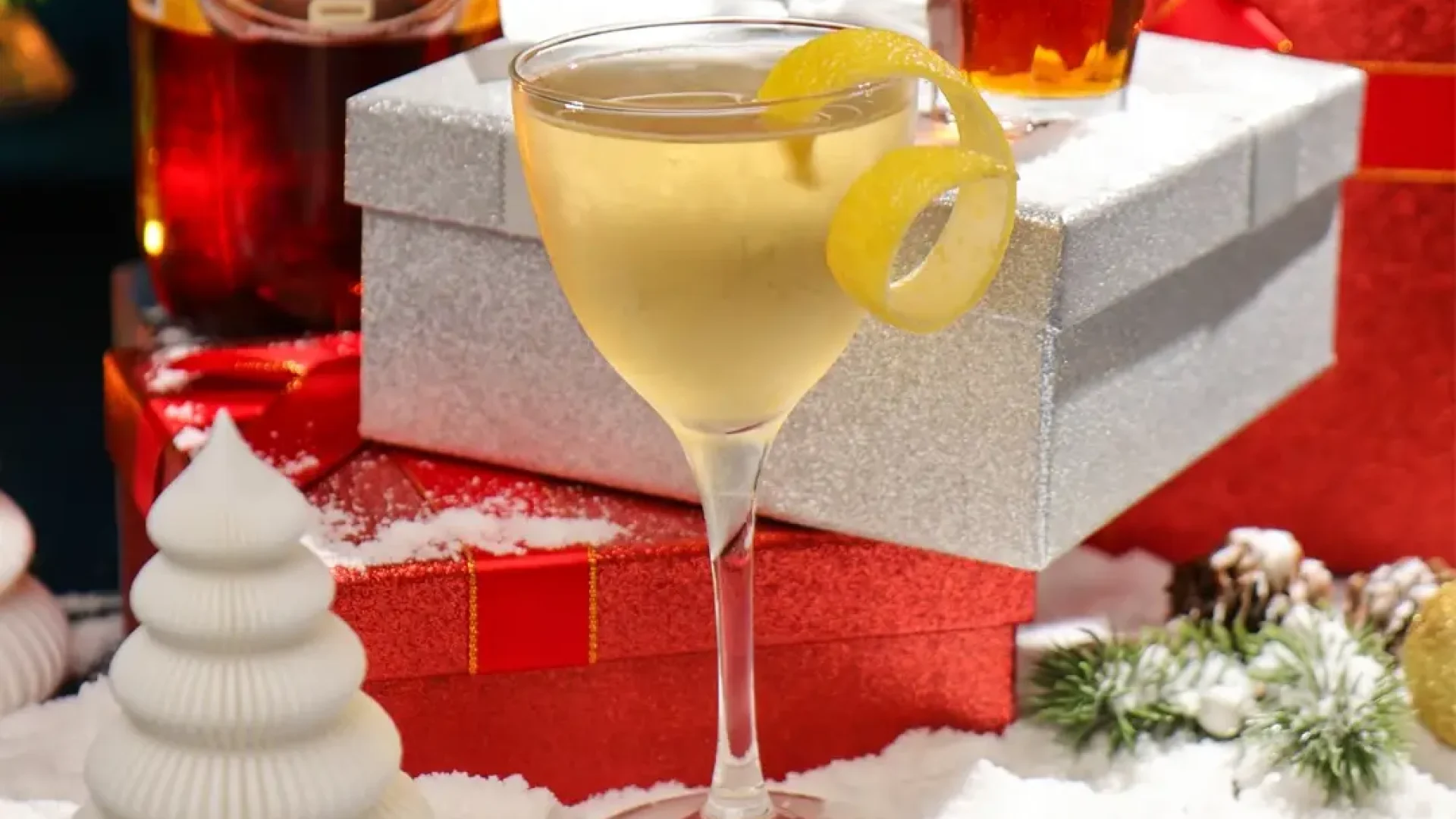 Bee Knees CocktailManis alami dari Bobaking Honey Syrup berpadu dengan sentuhan citrus yang sega