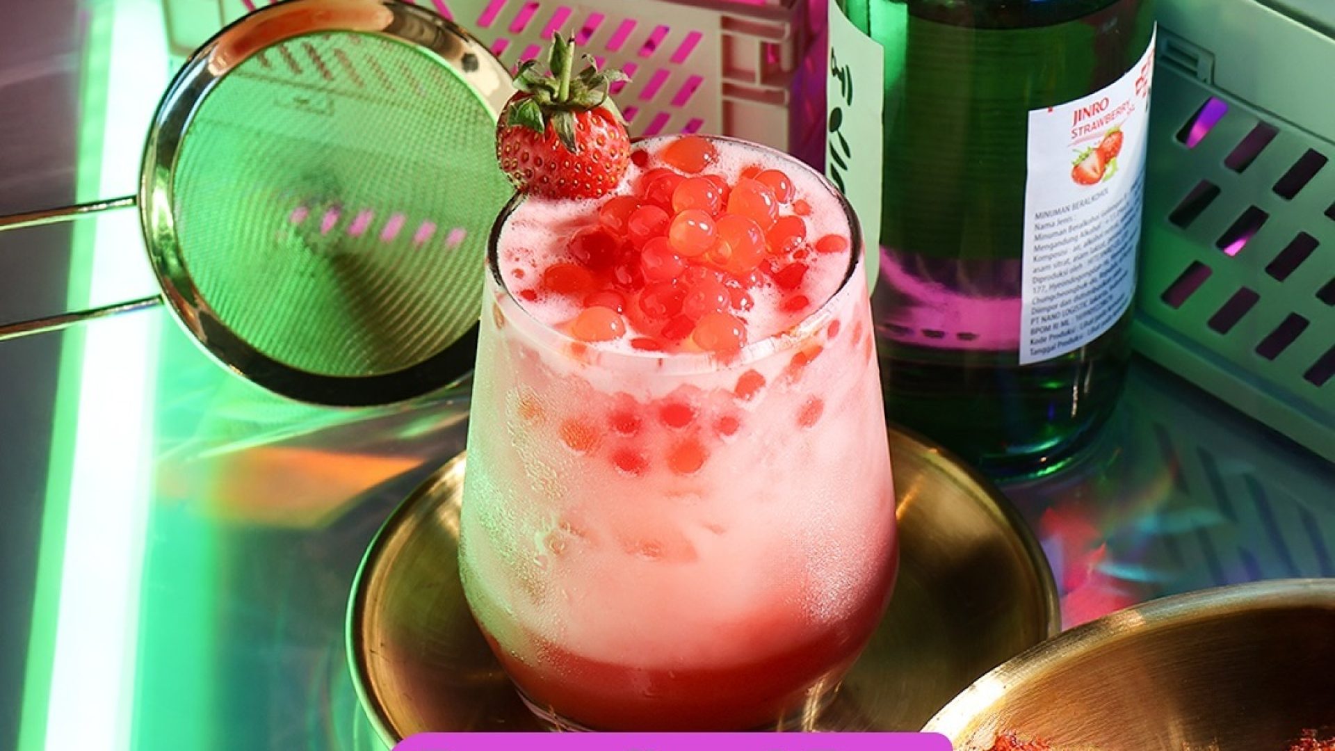 Kamu yakin gak mau nyobain SegarnyaBerry Seoul Pop, manis segar dari BOBAKING STRAWBERRY SAUCE d